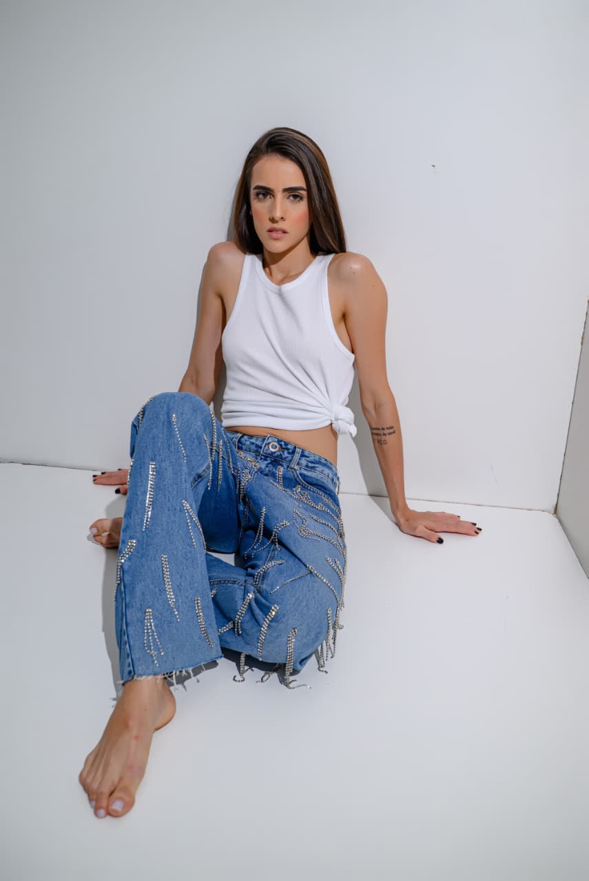 CALÇA JEANS STRASS PENDURADOS