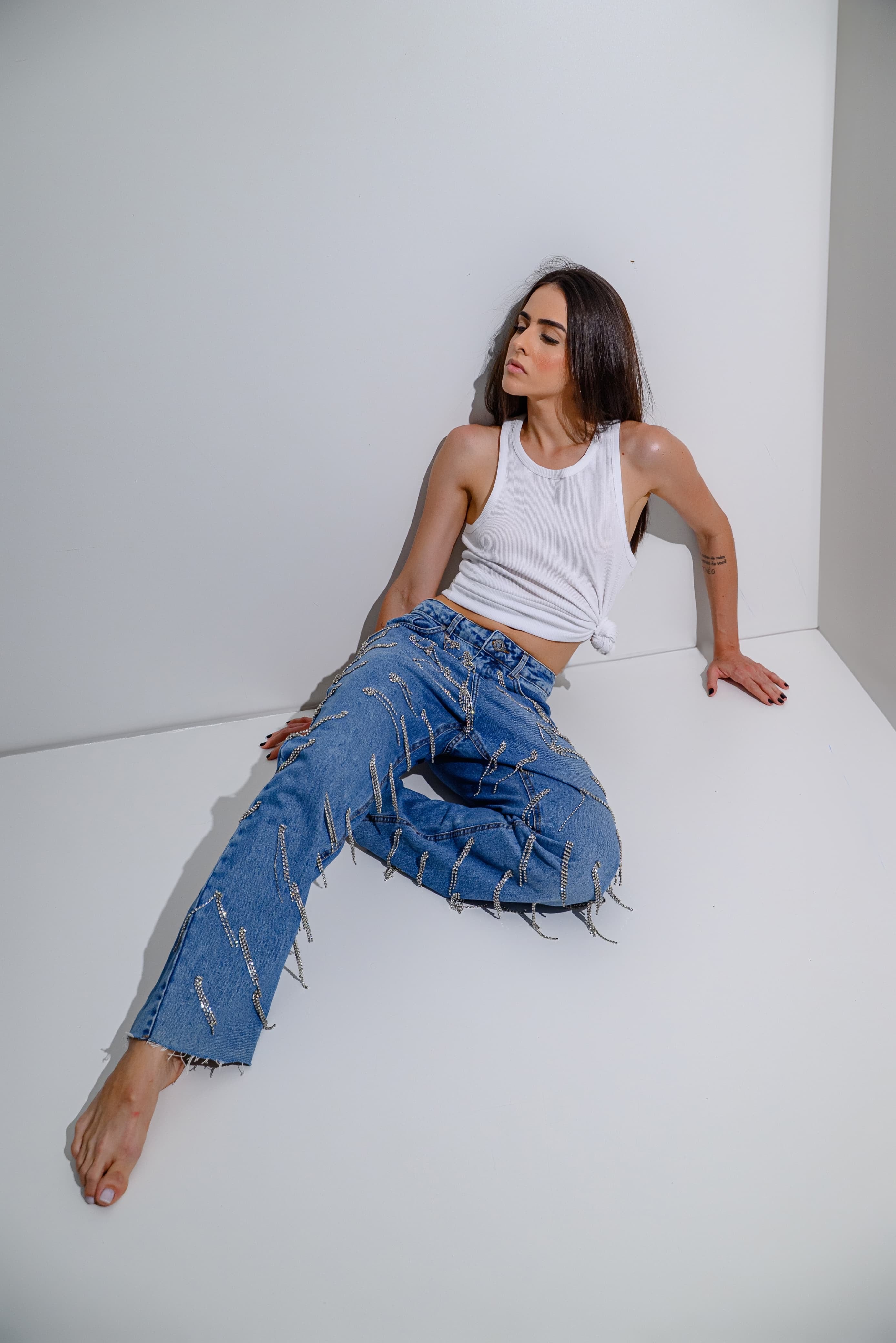 CALÇA JEANS STRASS PENDURADOS